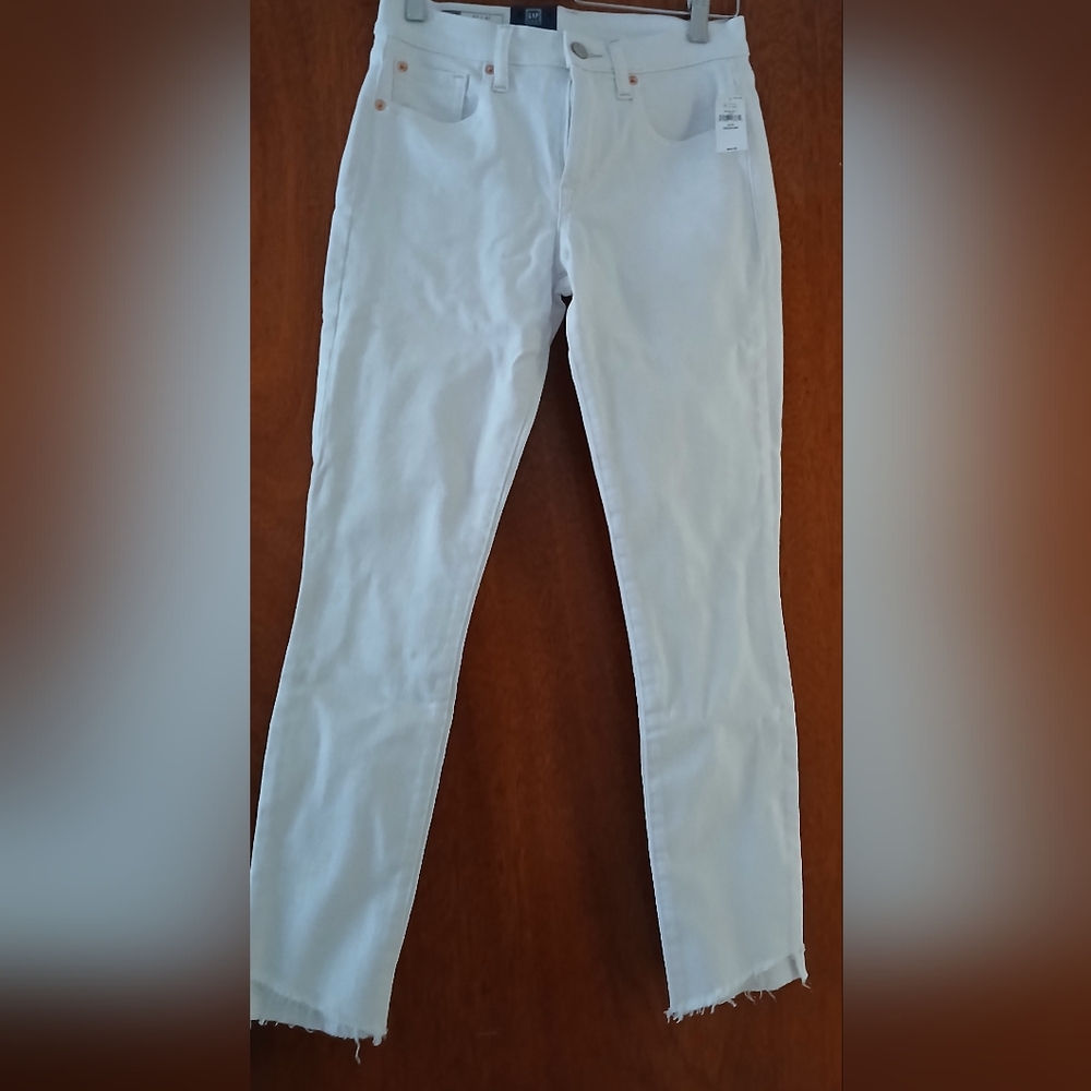 NWT GAP True Skinny Mid Rise White Jeans